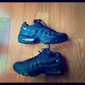 size 9 Nike air Max 95 Premium se black and gold